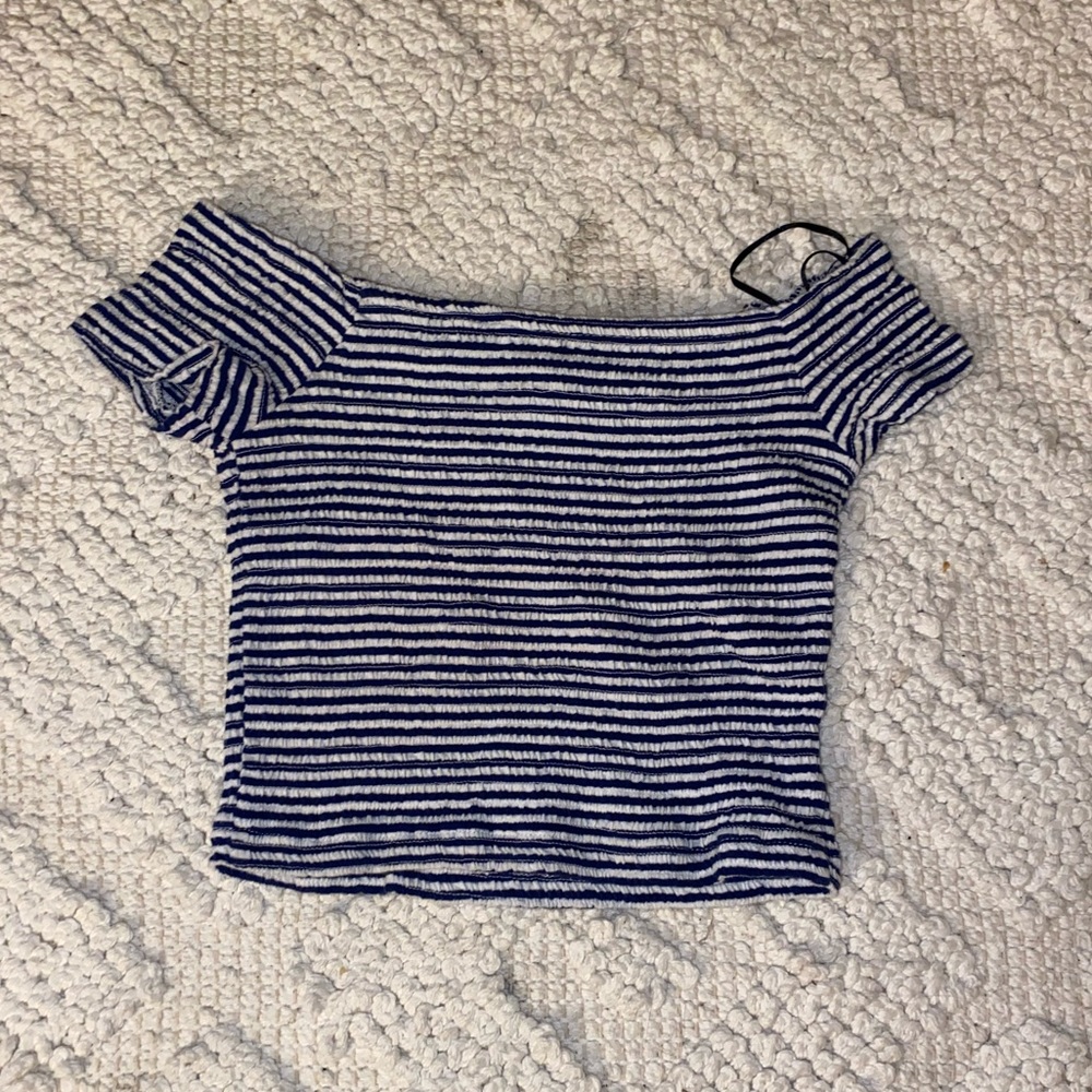 off the shoulder top 🔔3/12$🔔